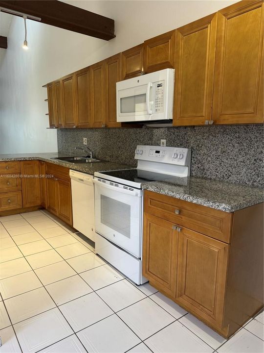 For Rent: $2,600 (2 beds, 2 baths, 1074 Square Feet)