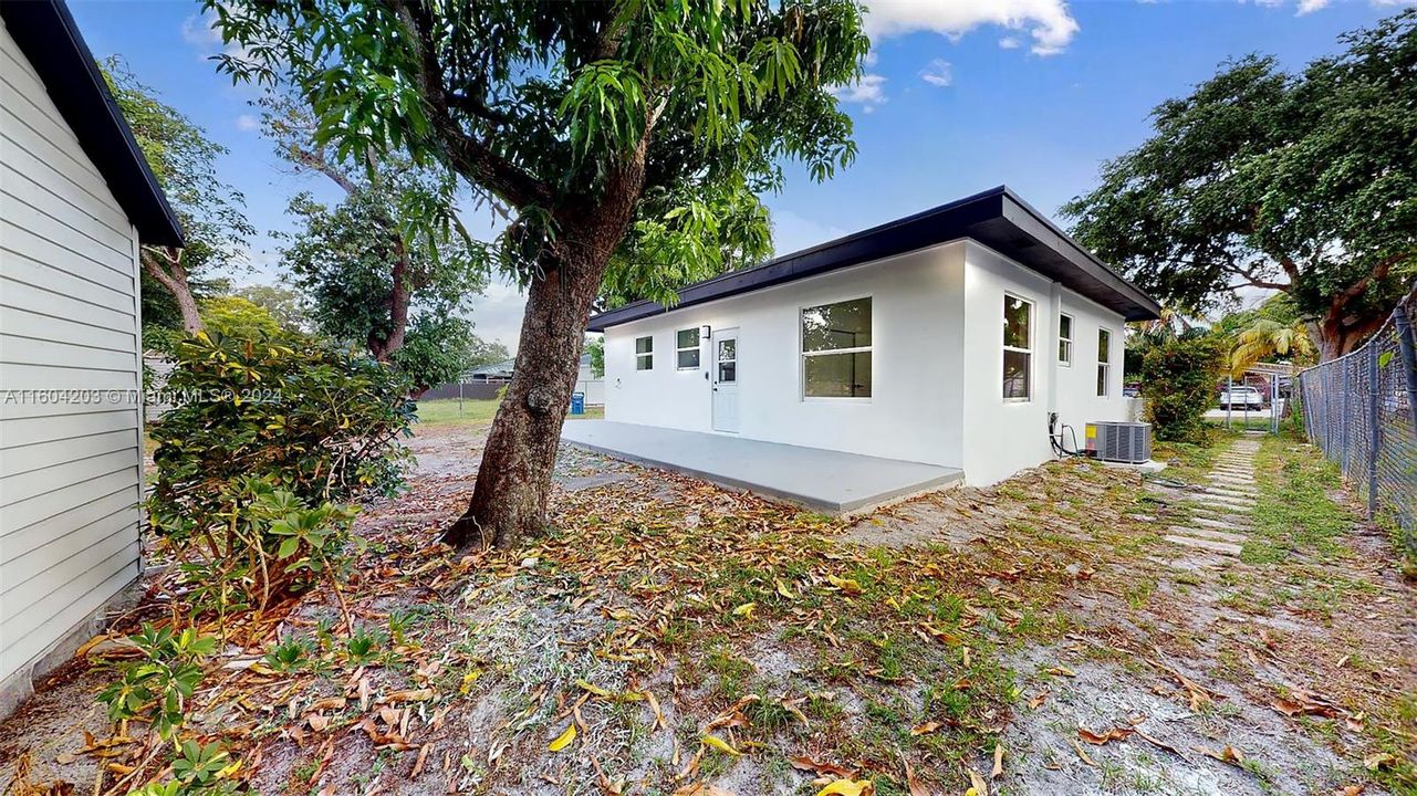 For Sale: $715,000 (3 beds, 2 baths, 1220 Square Feet)