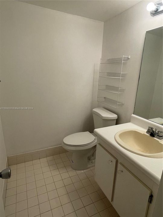 For Sale: $164,000 (1 beds, 1 baths, 811 Square Feet)