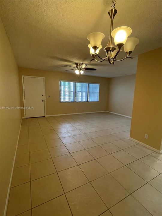 For Sale: $164,000 (1 beds, 1 baths, 811 Square Feet)