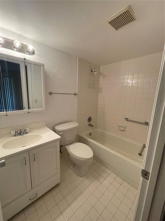 For Sale: $164,000 (1 beds, 1 baths, 811 Square Feet)