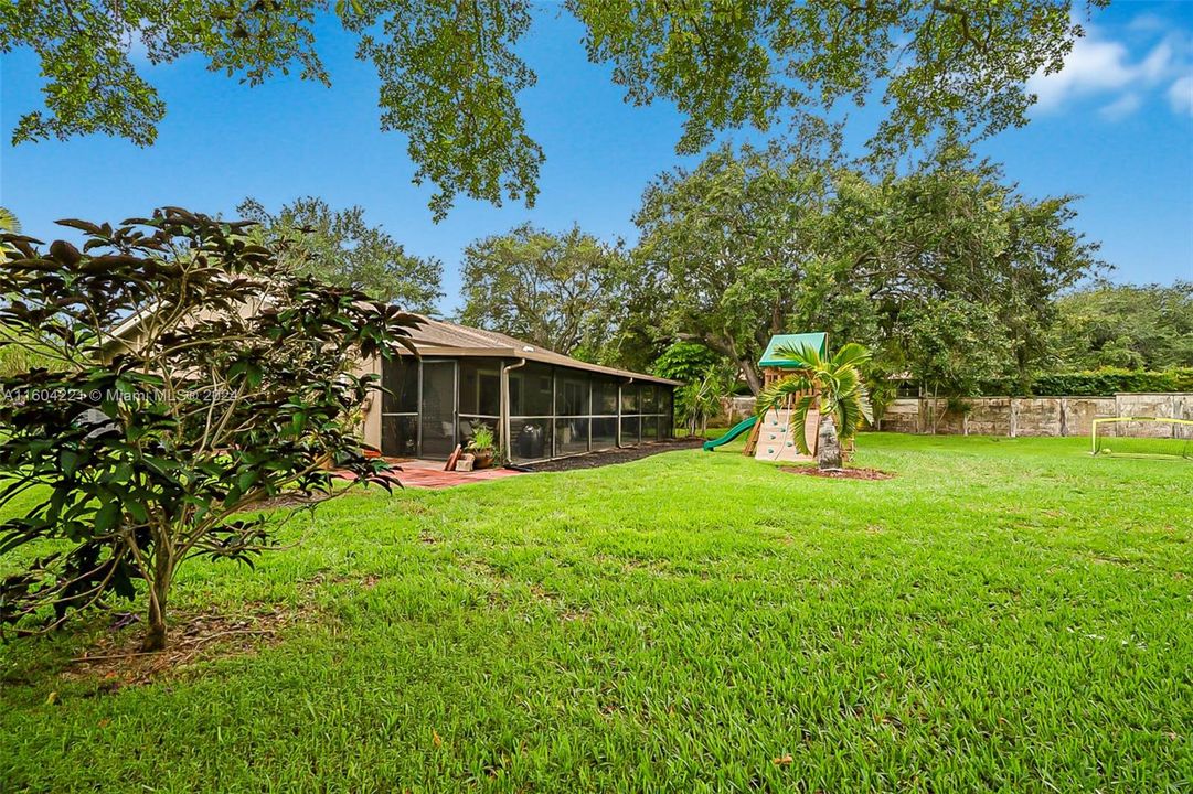 For Sale: $600,000 (3 beds, 2 baths, 1476 Square Feet)