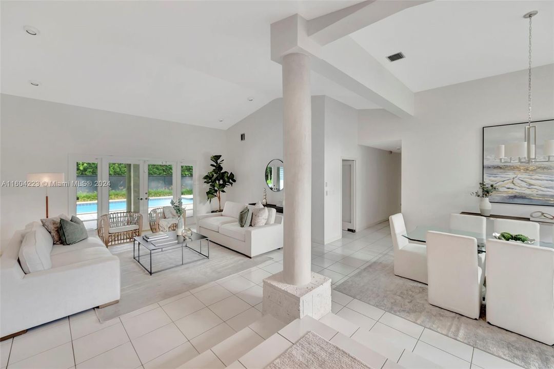 Recently Sold: $2,380,000 (5 beds, 4 baths, 3685 Square Feet)