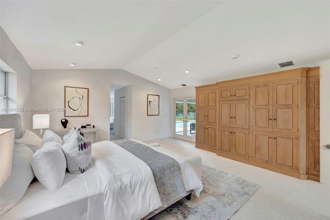 Recently Sold: $2,380,000 (5 beds, 4 baths, 3685 Square Feet)