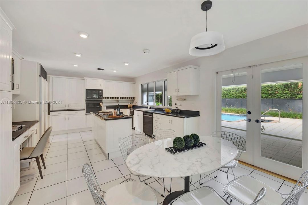 For Sale: $2,849,000 (5 beds, 4 baths, 3685 Square Feet)