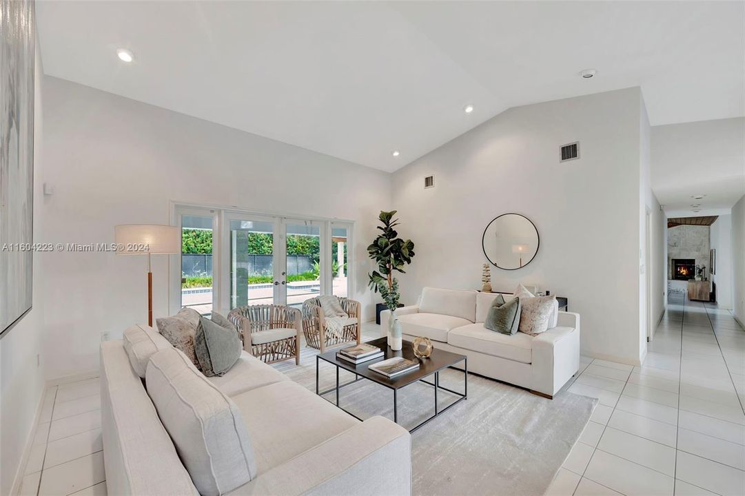 Recently Sold: $2,380,000 (5 beds, 4 baths, 3685 Square Feet)