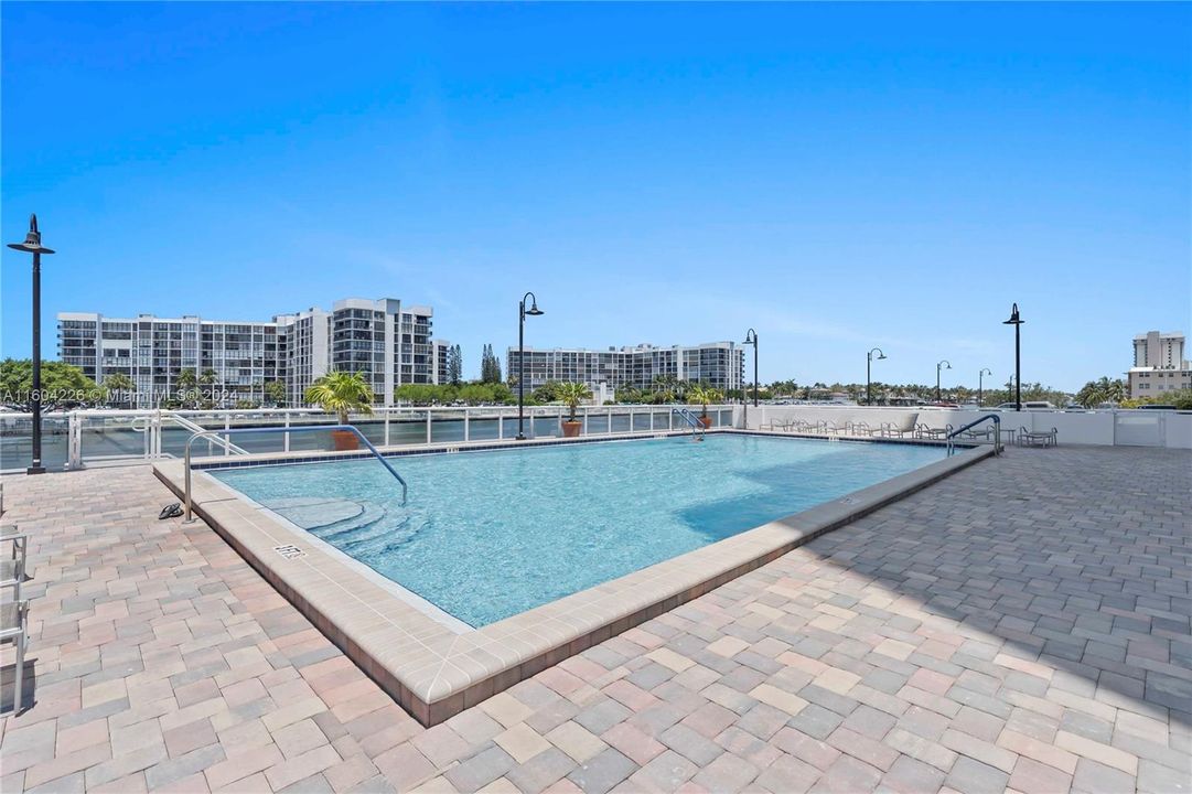 For Sale: $497,900 (2 beds, 2 baths, 1288 Square Feet)