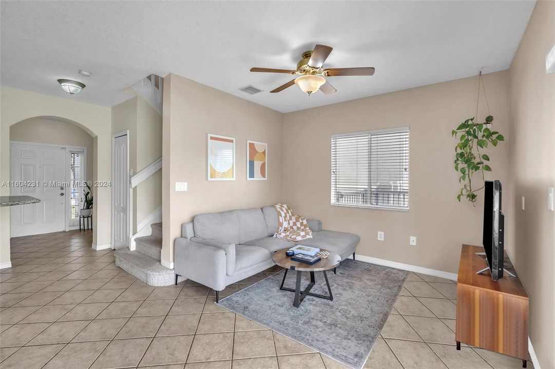 Active With Contract: $3,100 (3 beds, 2 baths, 1508 Square Feet)