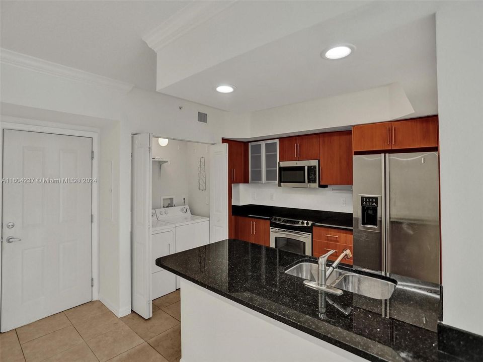 For Sale: $480,000 (2 beds, 2 baths, 1138 Square Feet)