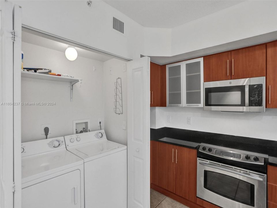 For Sale: $480,000 (2 beds, 2 baths, 1138 Square Feet)