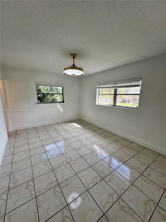 For Rent: $1,600 (2 beds, 2 baths, 925 Square Feet)