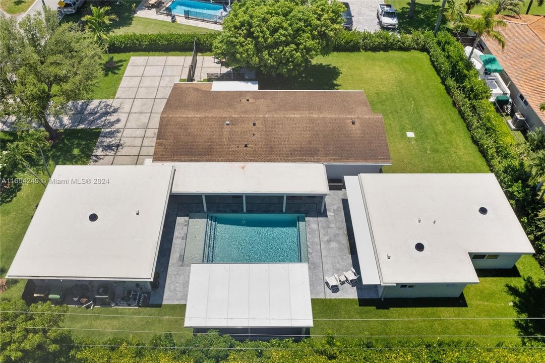 En Venta: $2,799,888 (4 camas, 4 baños, 2412 Pies cuadrados)