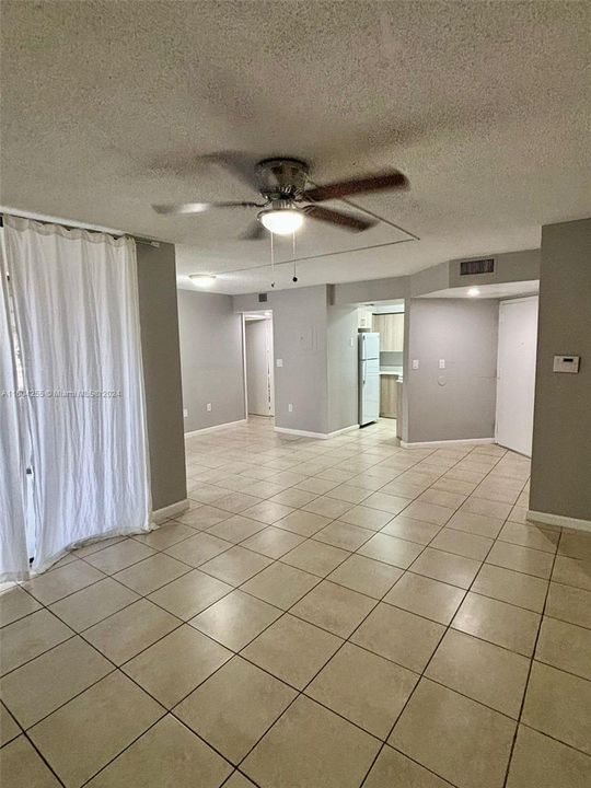 Active With Contract: $1,900 (1 beds, 1 baths, 796 Square Feet)