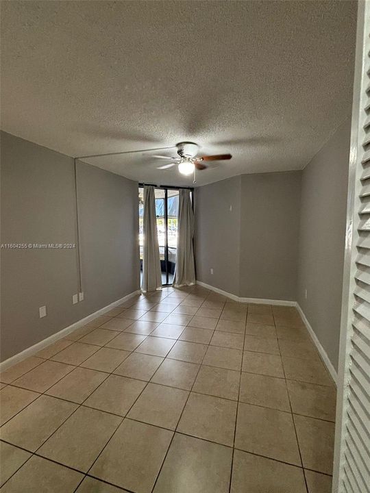 Active With Contract: $1,900 (1 beds, 1 baths, 796 Square Feet)