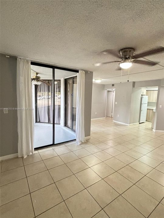 Active With Contract: $1,900 (1 beds, 1 baths, 796 Square Feet)