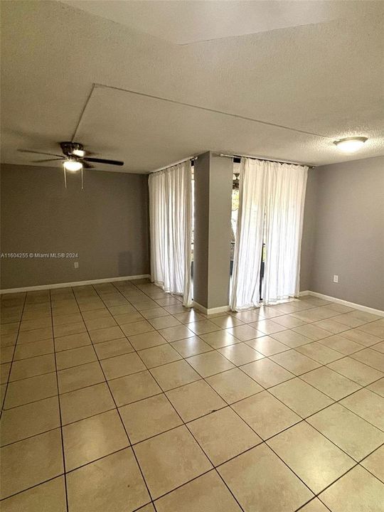 Active With Contract: $1,900 (1 beds, 1 baths, 796 Square Feet)