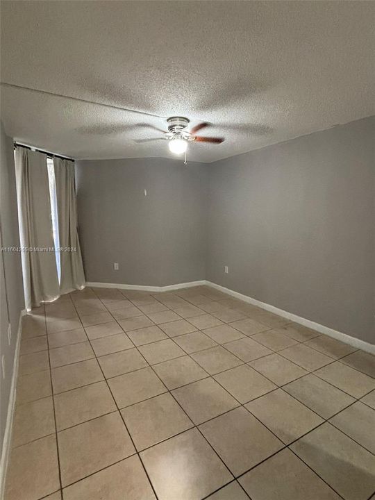 Active With Contract: $1,900 (1 beds, 1 baths, 796 Square Feet)