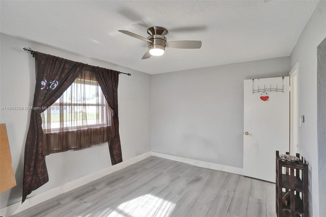 Active With Contract: $480,000 (2 beds, 2 baths, 1587 Square Feet)