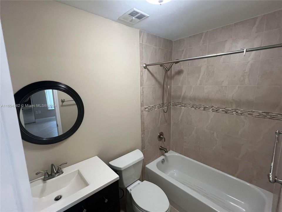 Active With Contract: $437,000 (2 beds, 2 baths, 1161 Square Feet)