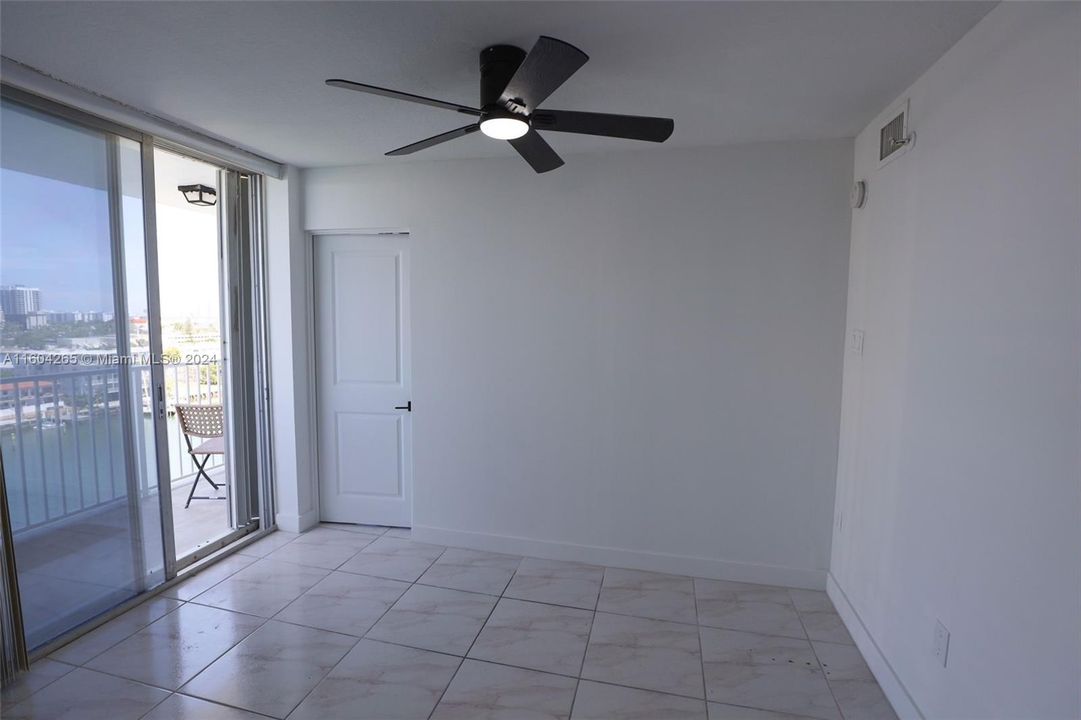 For Sale: $350,000 (2 beds, 2 baths, 1000 Square Feet)