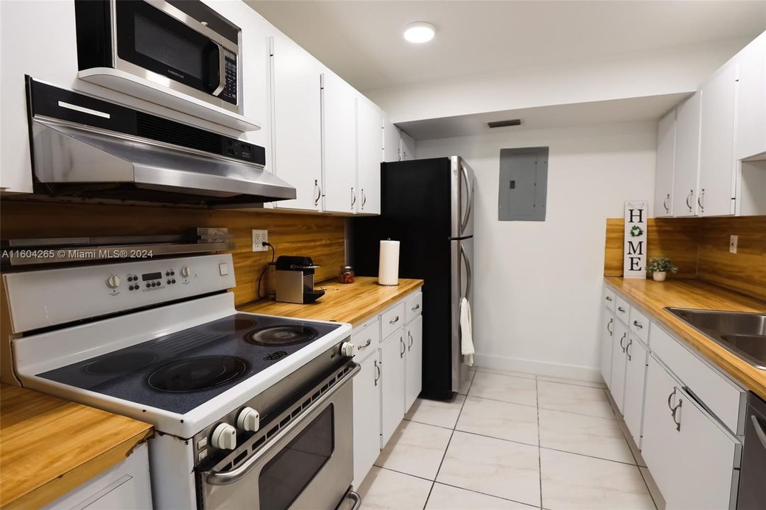 For Sale: $350,000 (2 beds, 2 baths, 1000 Square Feet)