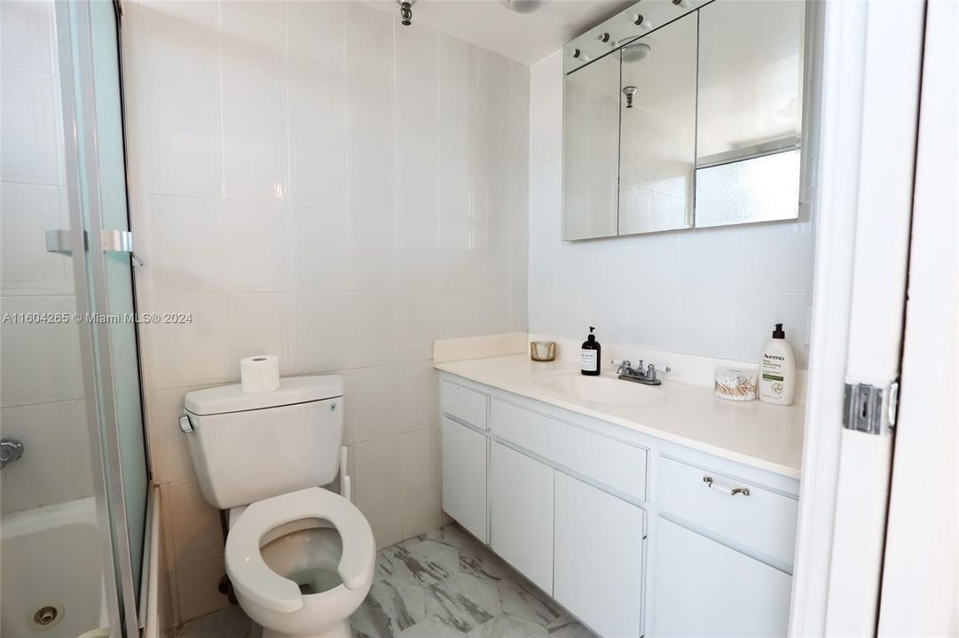 For Sale: $350,000 (2 beds, 2 baths, 1000 Square Feet)