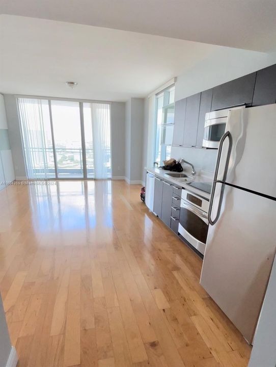 Recently Rented: $2,950 (1 beds, 1 baths, 814 Square Feet)