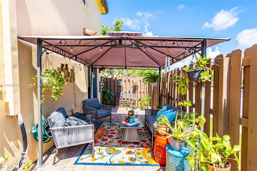 Active With Contract: $395,000 (3 beds, 2 baths, 1523 Square Feet)