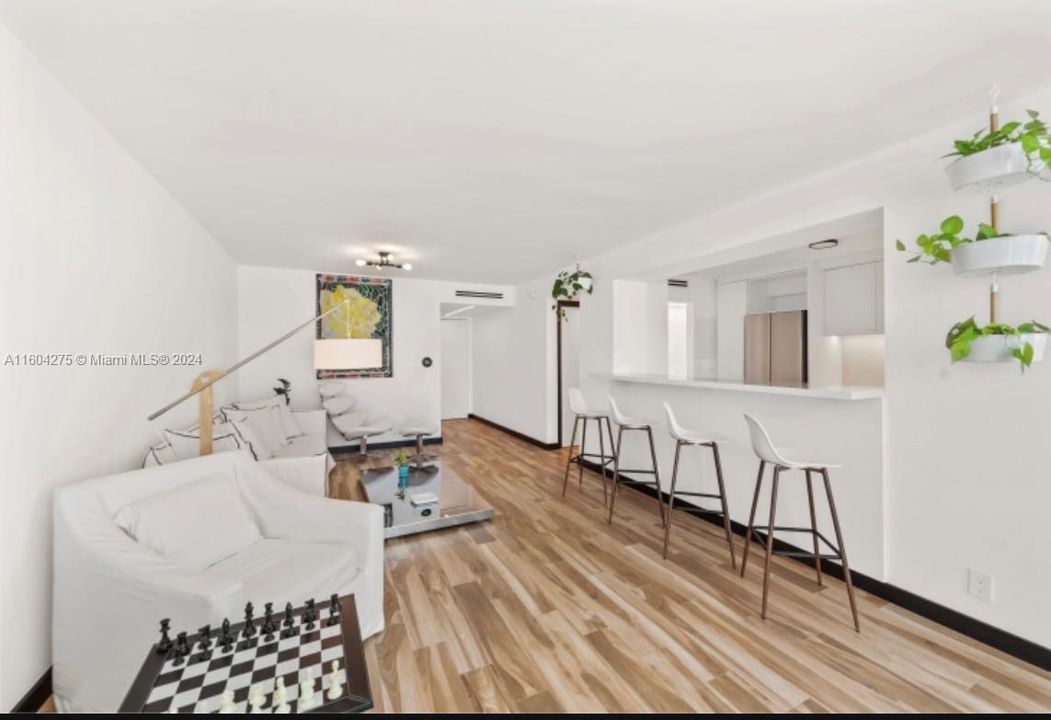 For Sale: $795,000 (2 beds, 1 baths, 1190 Square Feet)