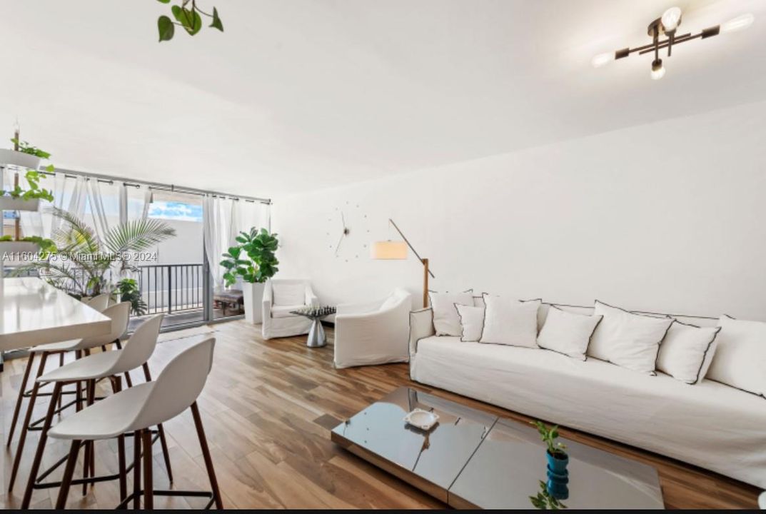 For Sale: $795,000 (2 beds, 1 baths, 1190 Square Feet)