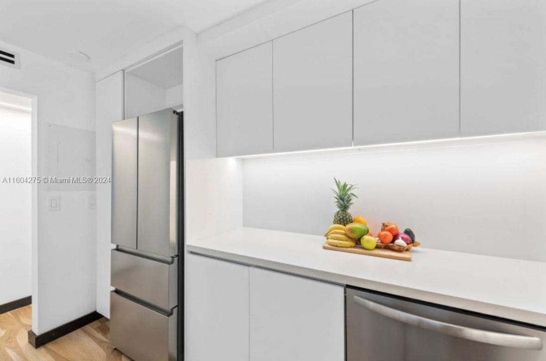 For Sale: $795,000 (2 beds, 1 baths, 1190 Square Feet)