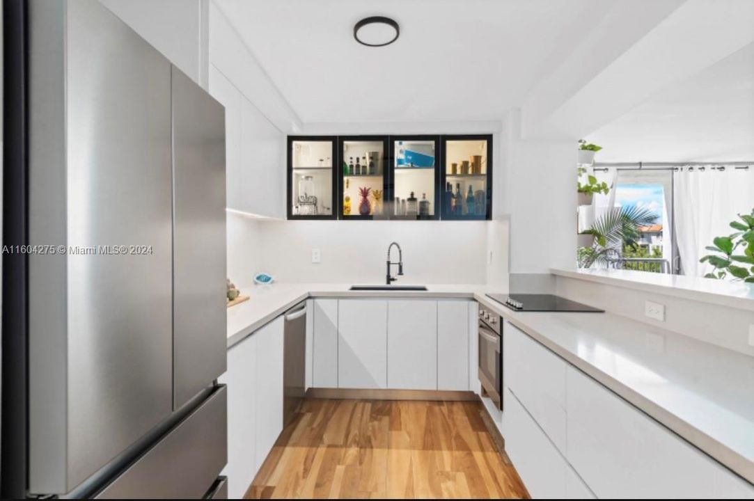 For Sale: $795,000 (2 beds, 1 baths, 1190 Square Feet)