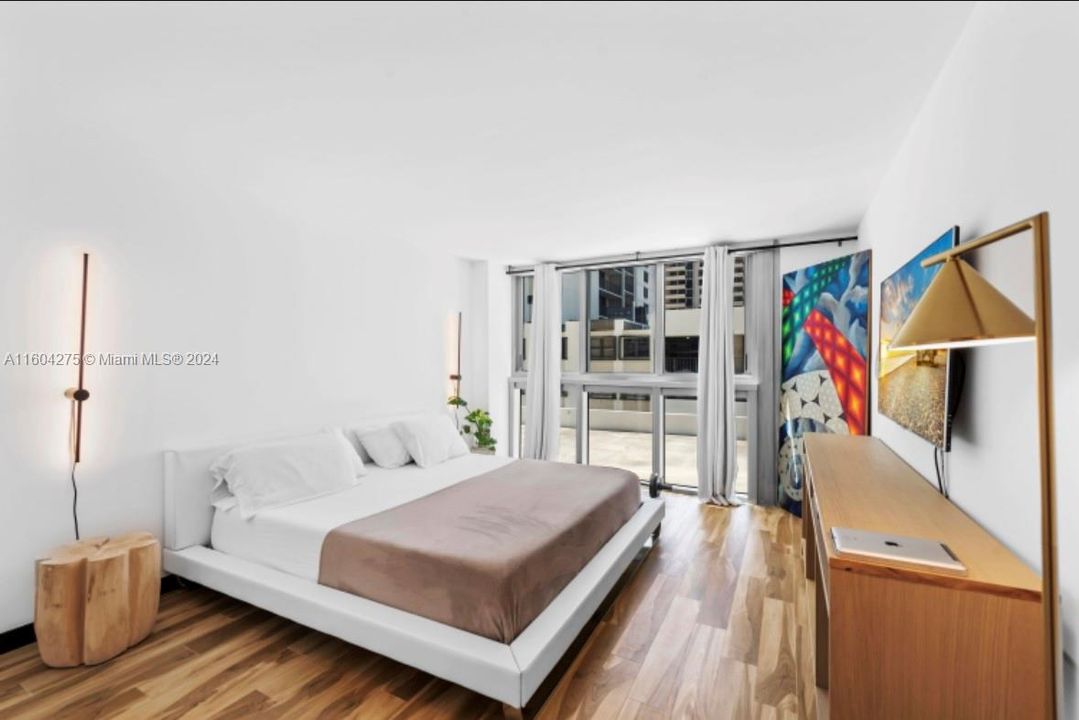 For Sale: $795,000 (2 beds, 1 baths, 1190 Square Feet)