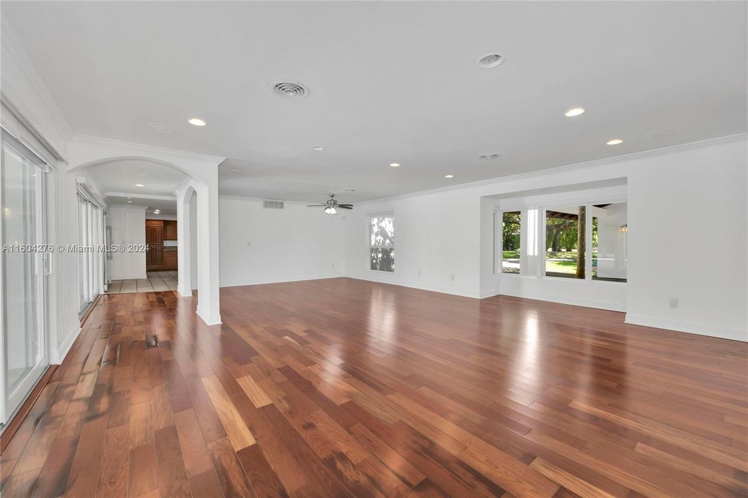 Recently Sold: $3,750,000 (3 beds, 4 baths, 3477 Square Feet)