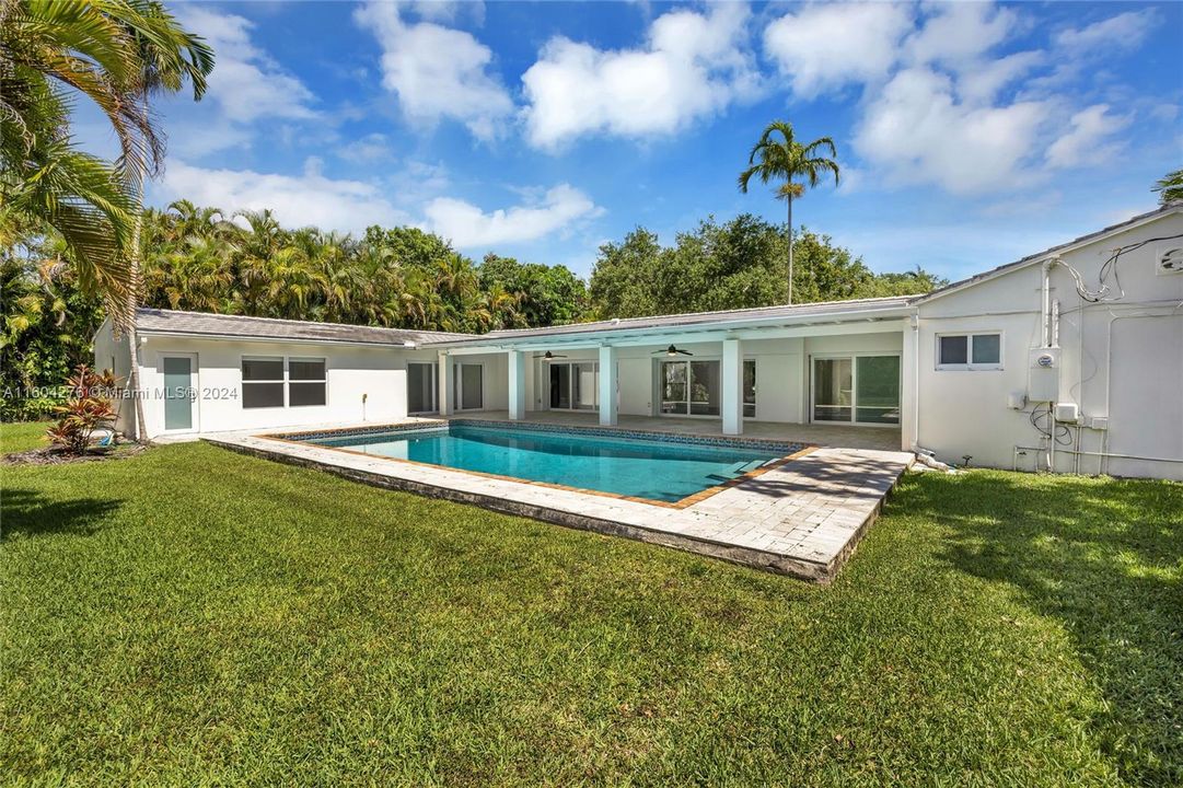 Recently Sold: $3,750,000 (3 beds, 4 baths, 3477 Square Feet)