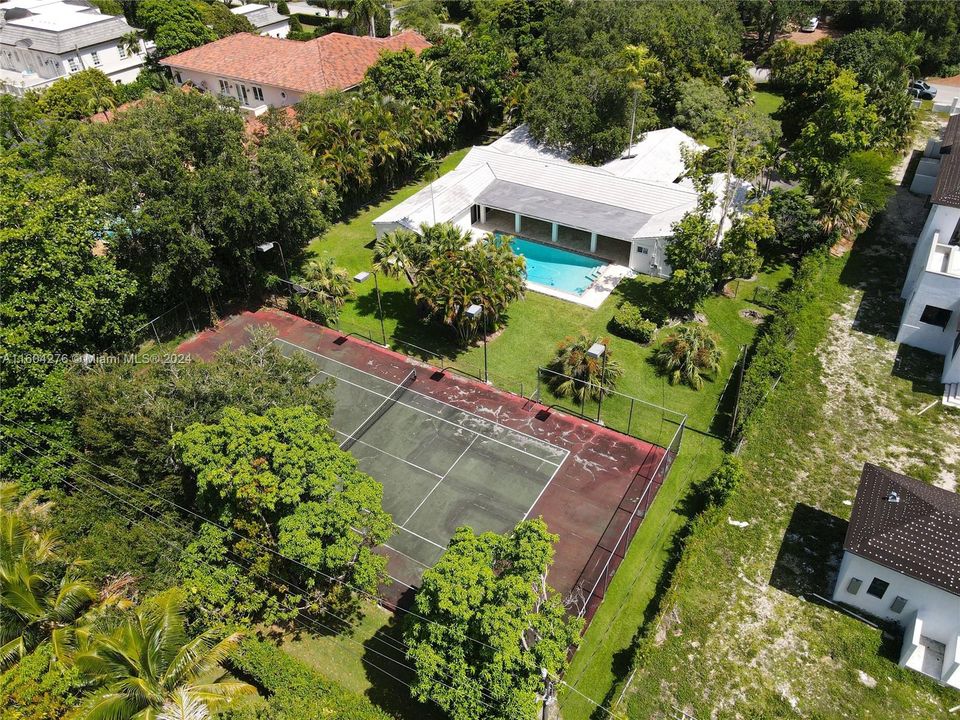 Recently Sold: $3,750,000 (3 beds, 4 baths, 3477 Square Feet)