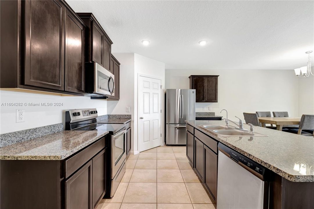 For Sale: $440,000 (4 beds, 2 baths, 1827 Square Feet)