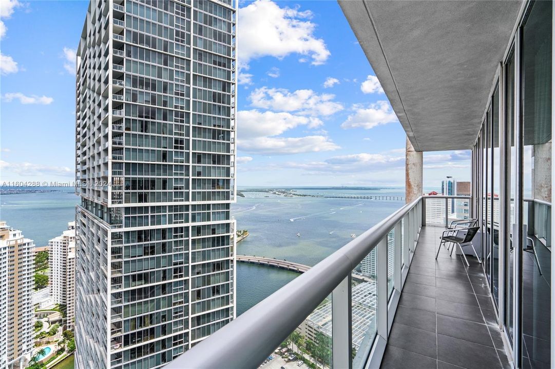 For Sale: $1,250,000 (2 beds, 2 baths, 1347 Square Feet)