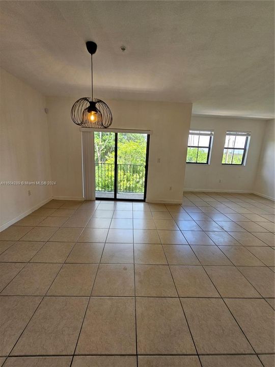 For Rent: $2,700 (2 beds, 2 baths, 1121 Square Feet)