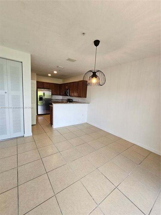 For Rent: $2,700 (2 beds, 2 baths, 1121 Square Feet)