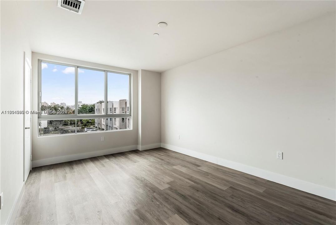 For Sale: $495,000 (2 beds, 2 baths, 1325 Square Feet)