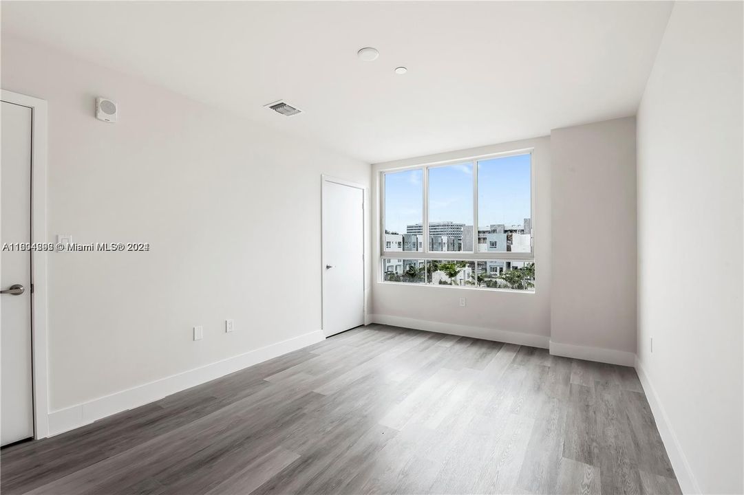 For Sale: $495,000 (2 beds, 2 baths, 1325 Square Feet)