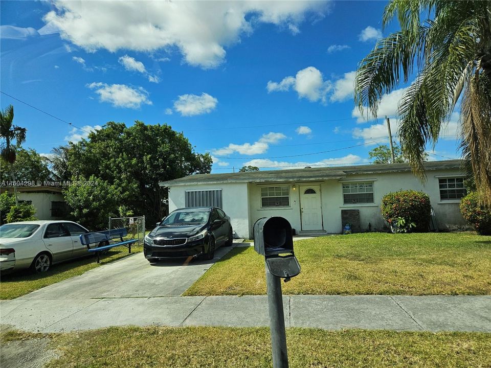 Active With Contract: $349,999 (3 beds, 1 baths, 1148 Square Feet)