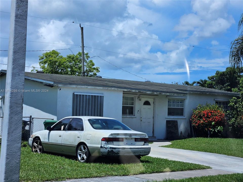 Active With Contract: $349,999 (3 beds, 1 baths, 1148 Square Feet)