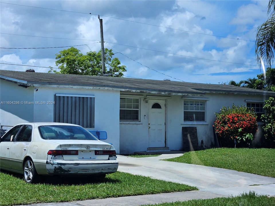 Active With Contract: $349,999 (3 beds, 1 baths, 1148 Square Feet)