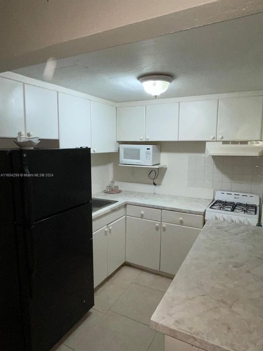 Recently Rented: $1,800 (1 beds, 1 baths, 583 Square Feet)