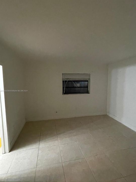 Recently Rented: $1,800 (1 beds, 1 baths, 583 Square Feet)