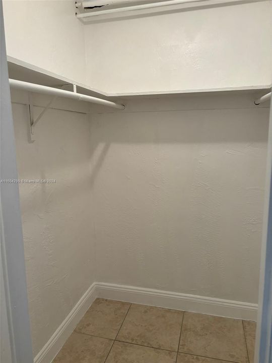 Recently Rented: $1,800 (1 beds, 1 baths, 583 Square Feet)