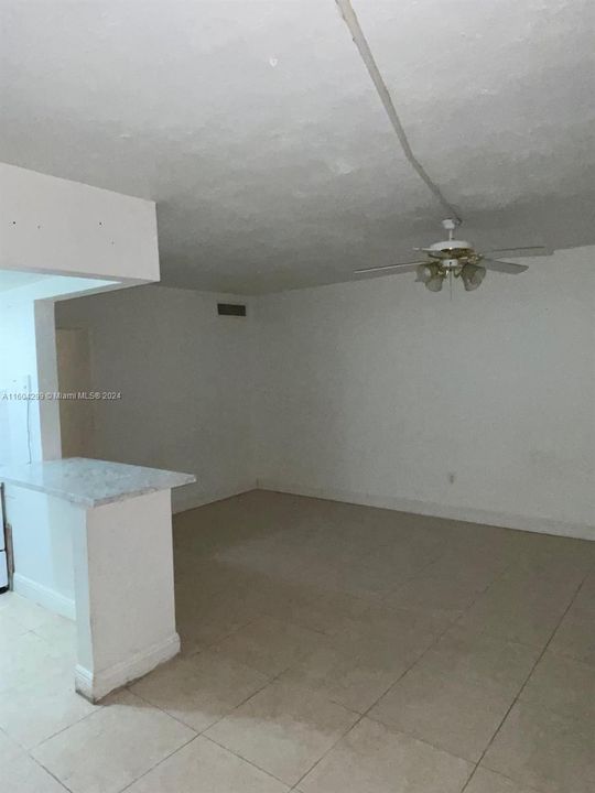 Recently Rented: $1,800 (1 beds, 1 baths, 583 Square Feet)