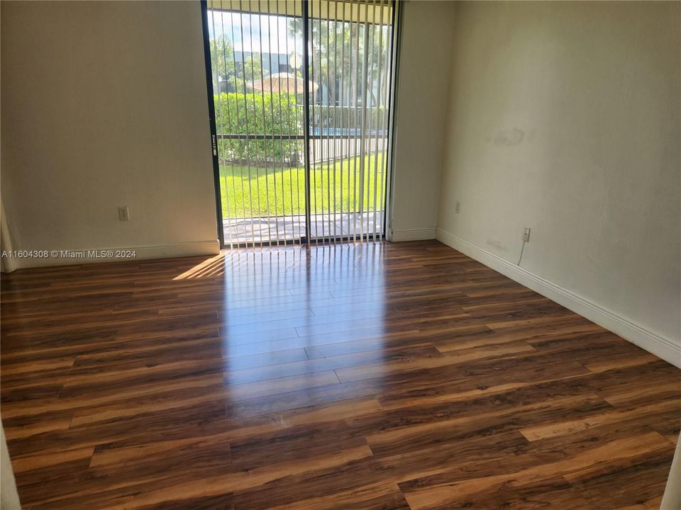 For Rent: $2,550 (2 beds, 2 baths, 965 Square Feet)